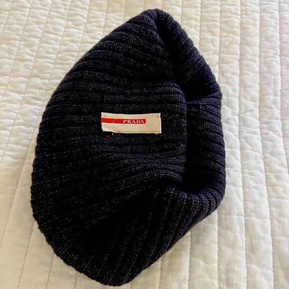 P r a d a  Beanie Authentic - Picture 3 of 5